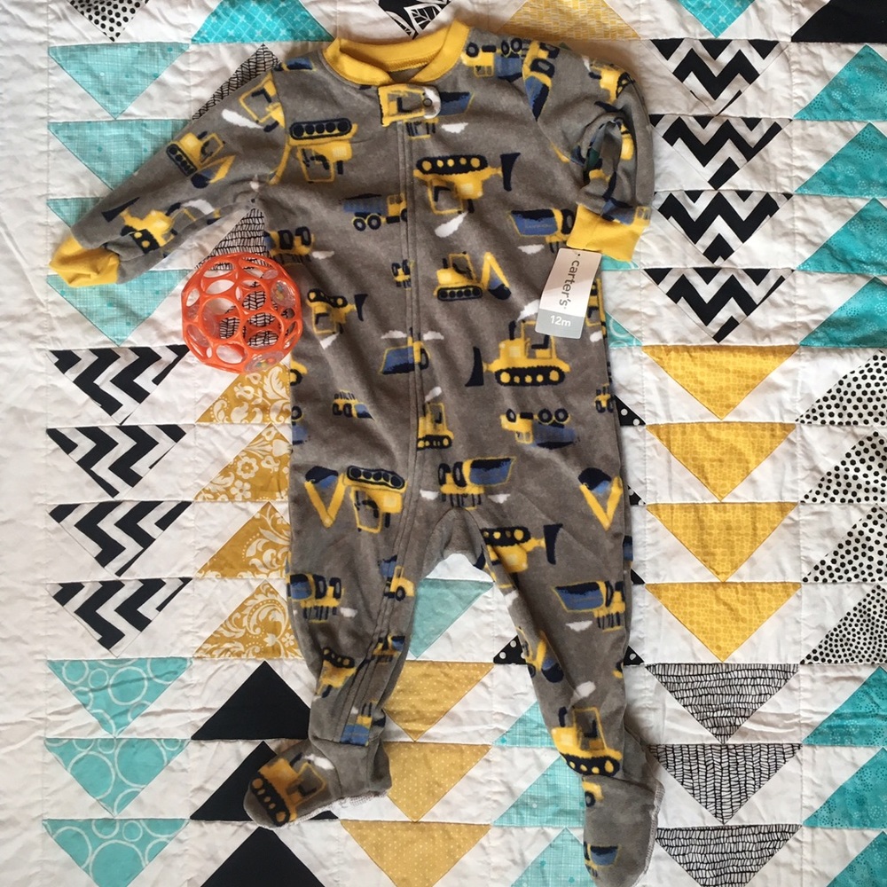 B2G1💝 Carters 12m fleece pjs