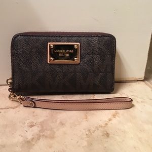 Michael Kors wristlet wallet