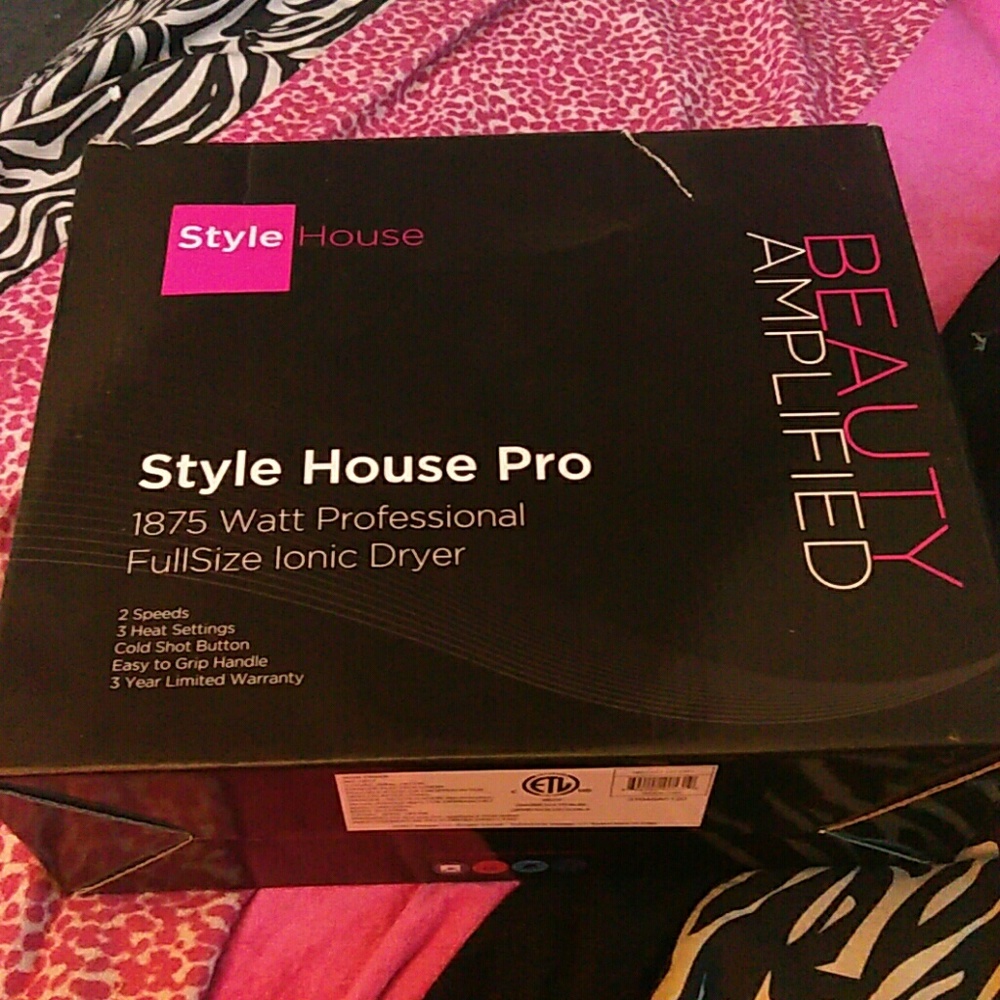 Style House never used Hair Dryer & Accessories!