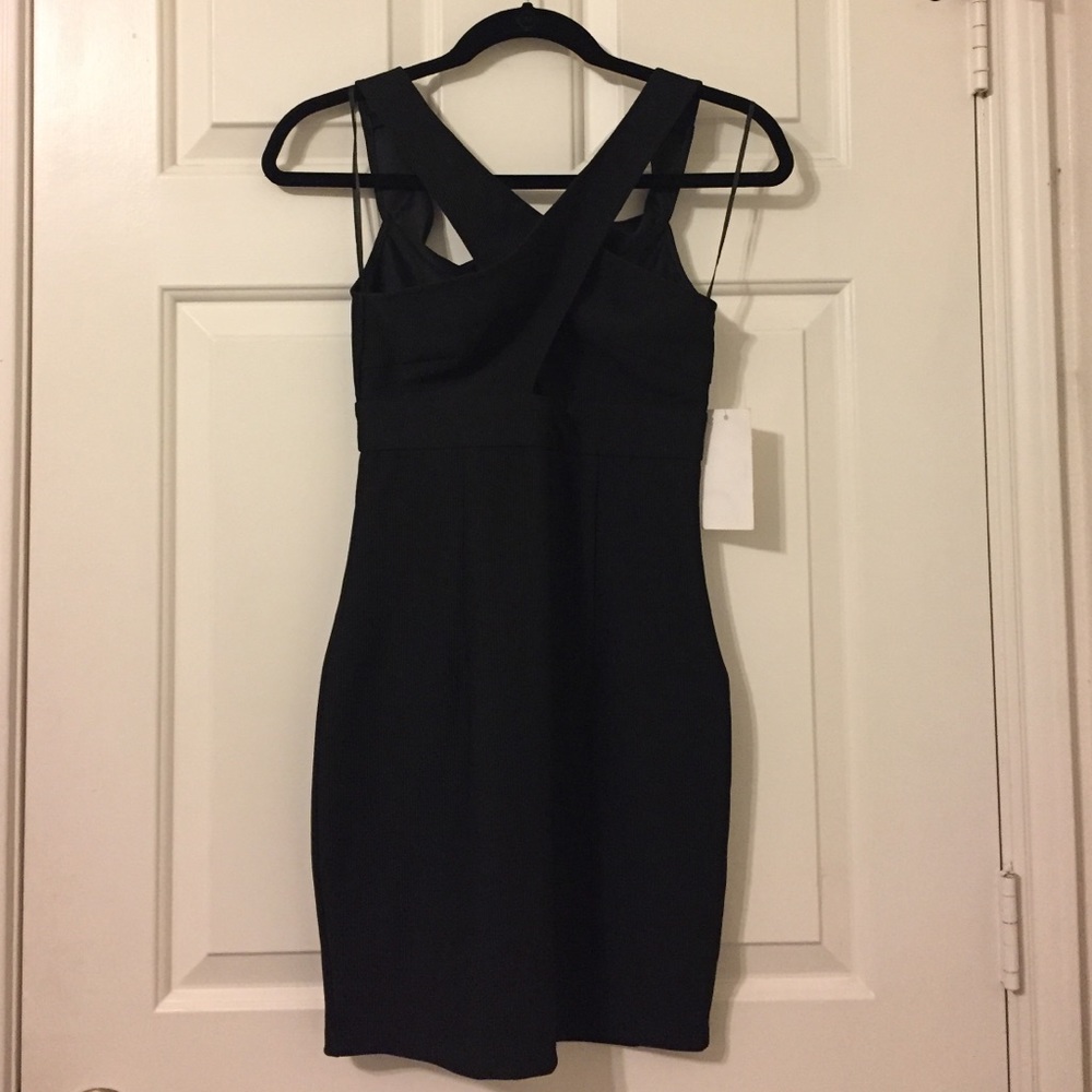 Tobi Where it Matters Dress - Picture 4 of 4