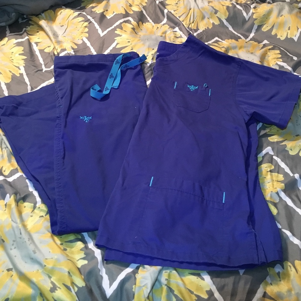 Scrub set