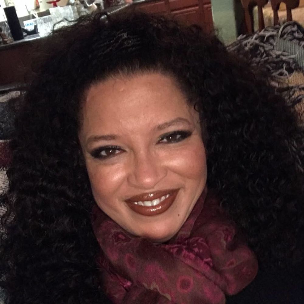 Meet your Posher, Casandra