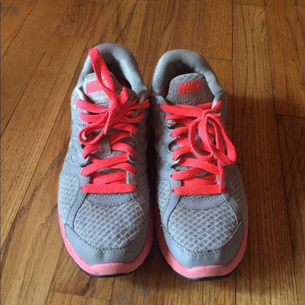 NIKE SNEAKERS