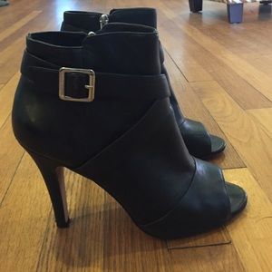 Cute Vince Camuto black leather booties. Size 8.5