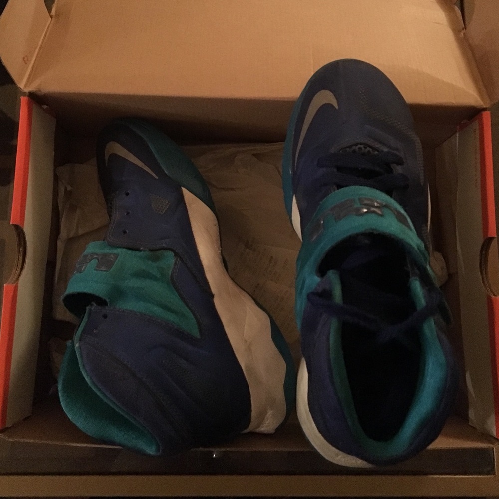 Boys Nike Solider 7 (Lebron's)