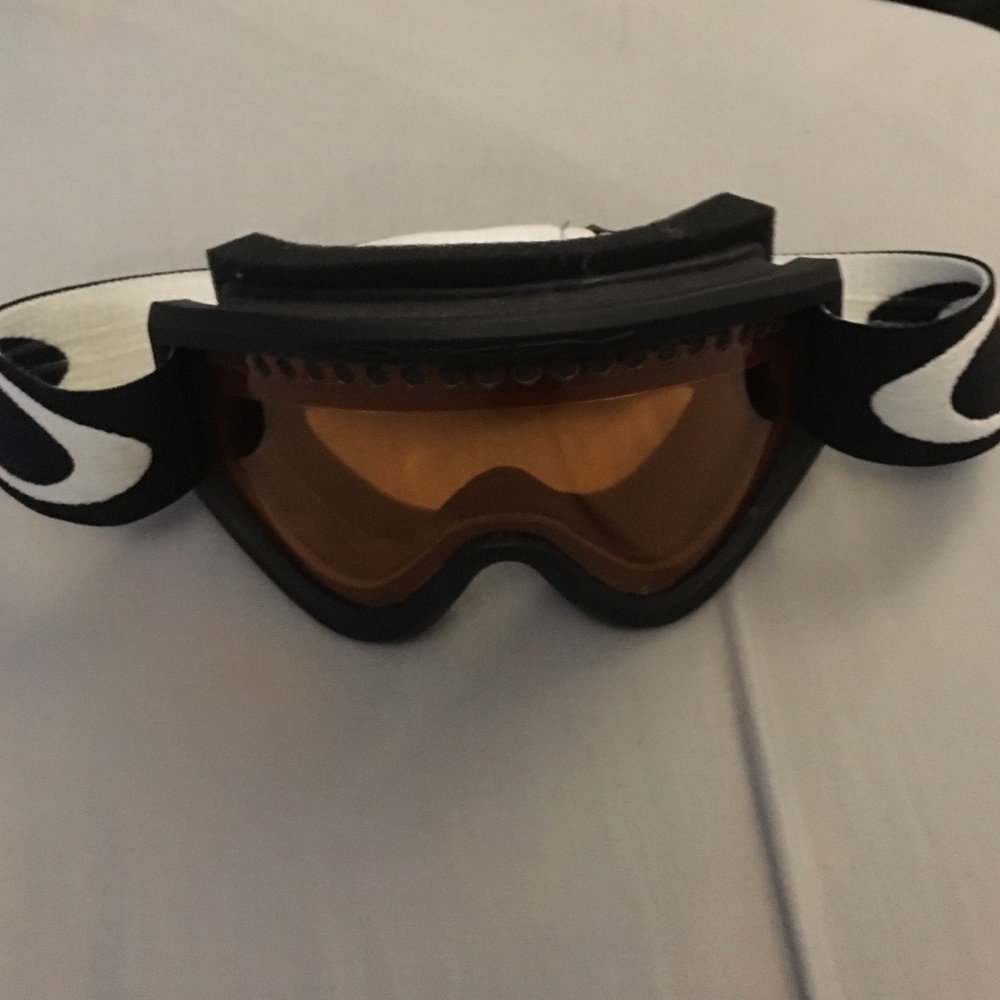 Authentic Oakley ski/snowboard goggles