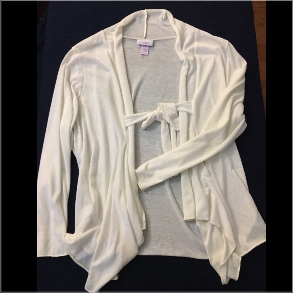 Winter white cardigan w/tie