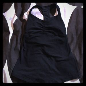 Lululemon racerback tank w shelf bra.