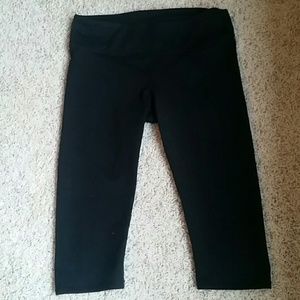 Fabletics black capris, NWOT small
