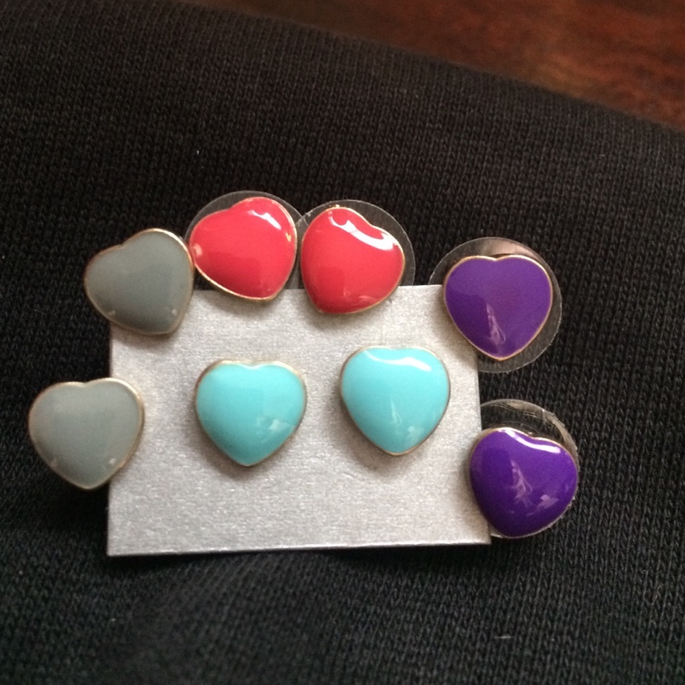 Set of 4 pairs colored heart shaped post earrings