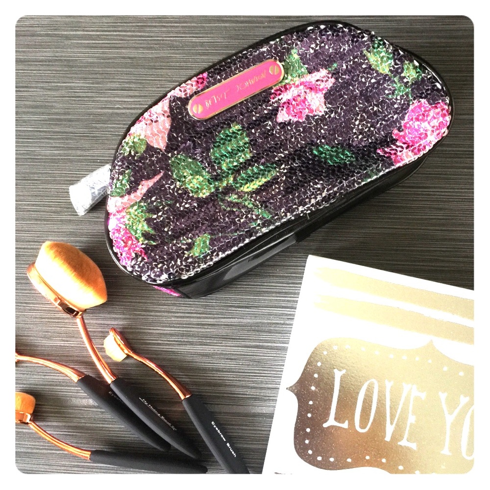 Cosmetic bag