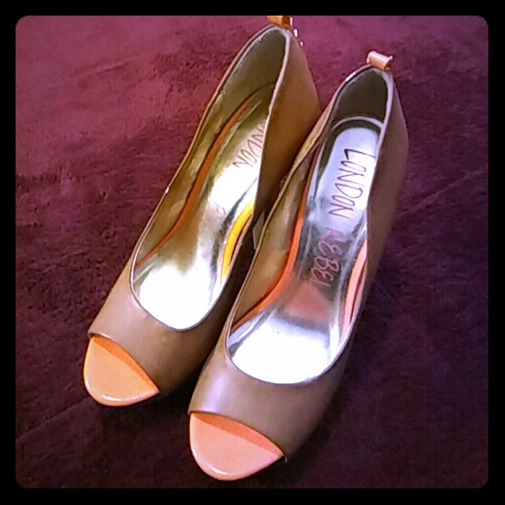 Shoe