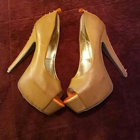 Shoe - Picture 4 of 4