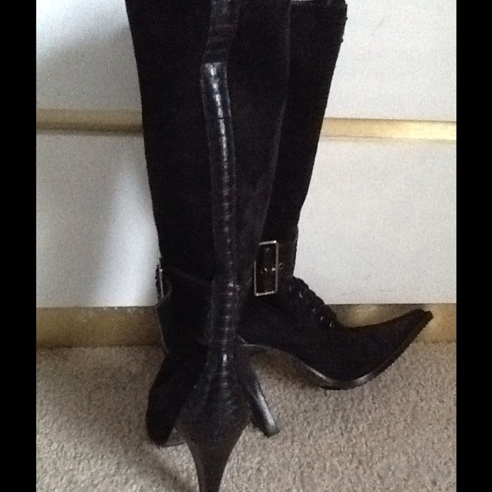 Boots - Picture 3 of 4