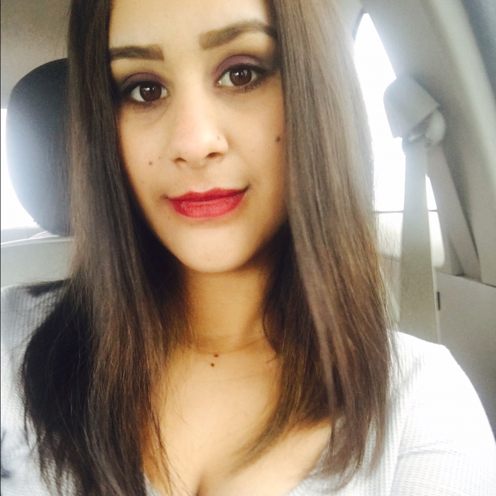 Meet your Posher, Ana