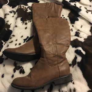 Brown winter boots