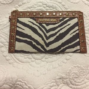 wristlet purse