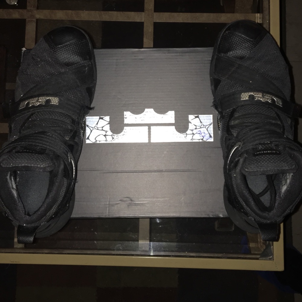 Mens Black w/ Grey Lebron Solider 9's