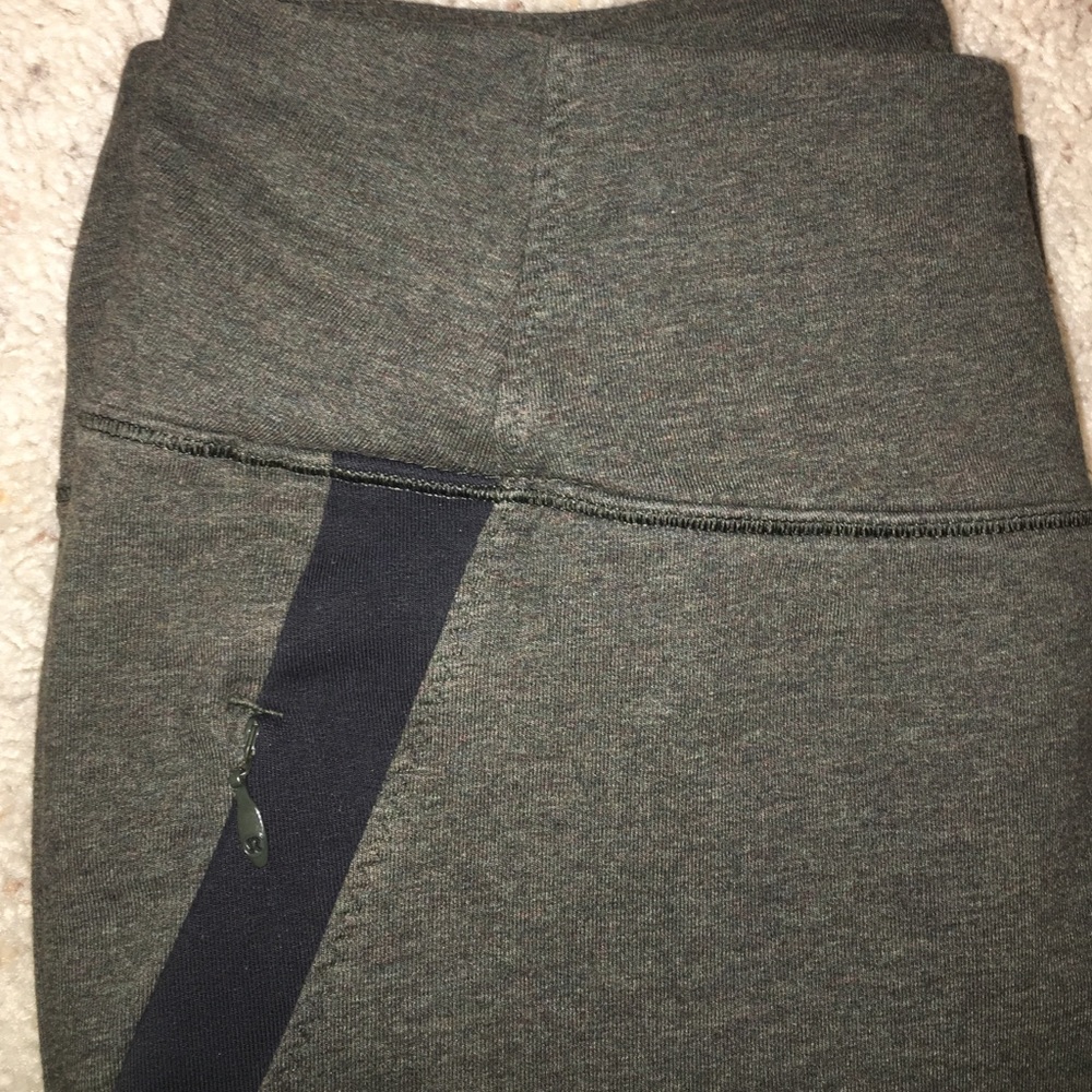 Additional pictures of lululemon joggers