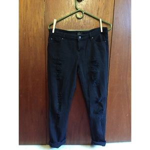 Distressed boyfriend jeans 😈