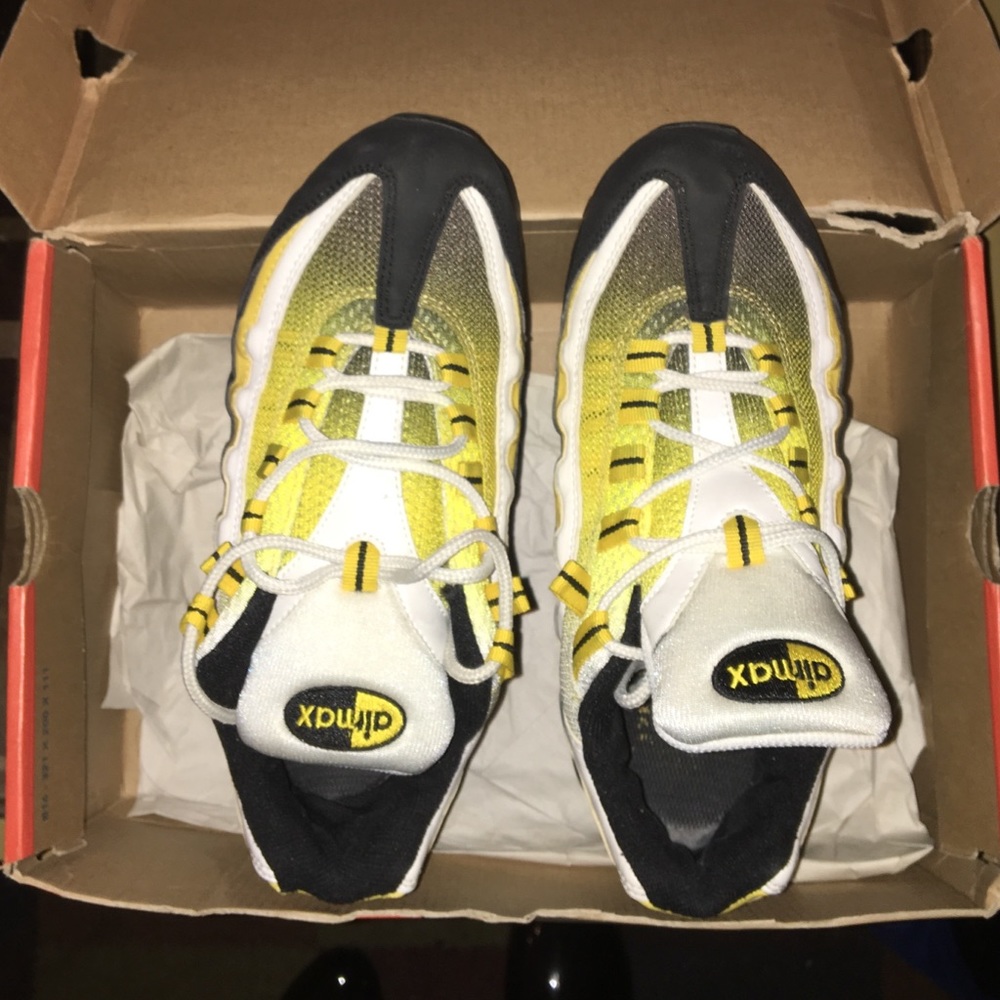 Boys Air Max 95. Size 6