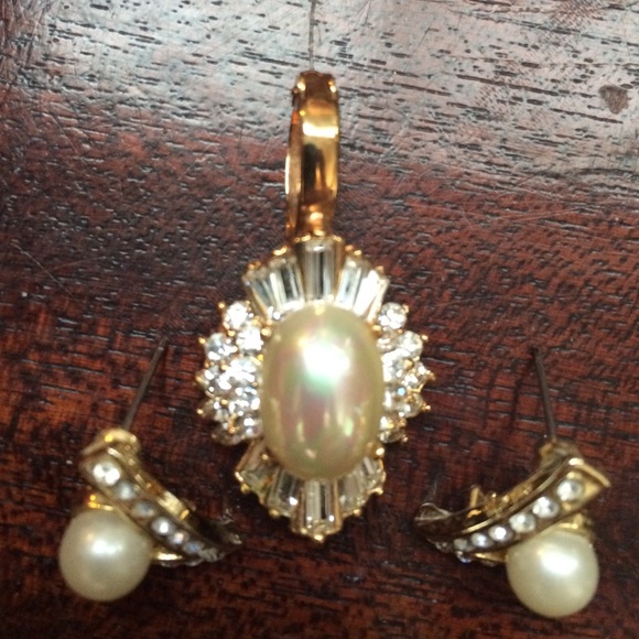 Pearl rhinestone earring/pendant bundle - Picture 2 of 4