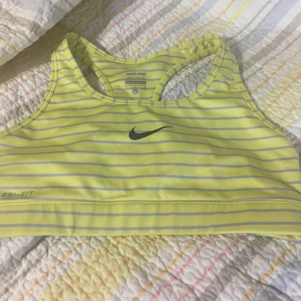 Nike pro sports bra