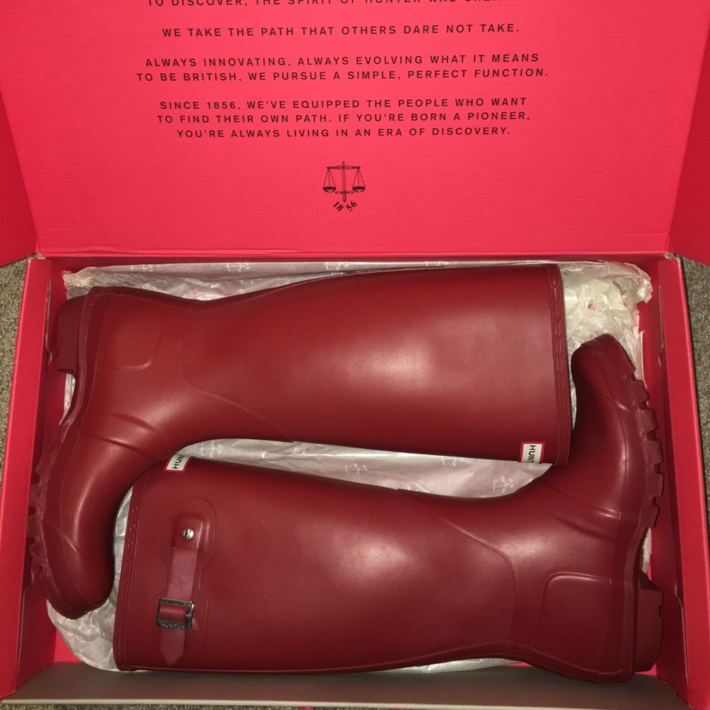 HUNTER RAIN BOOTS: Military Red Size 7
