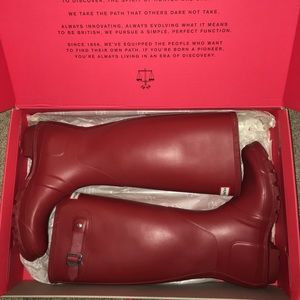 HUNTER RAIN BOOTS: Military Red Size 7