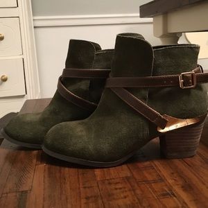 Army green suedette booties - ecoté size 7