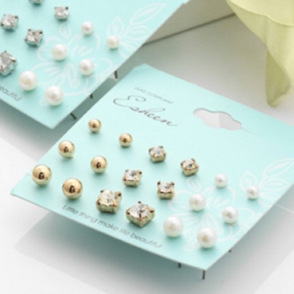 9 pairs of stud earrings