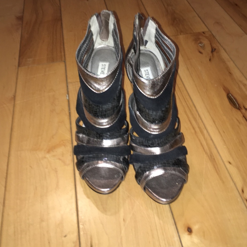 Steve Madden zip up sandals