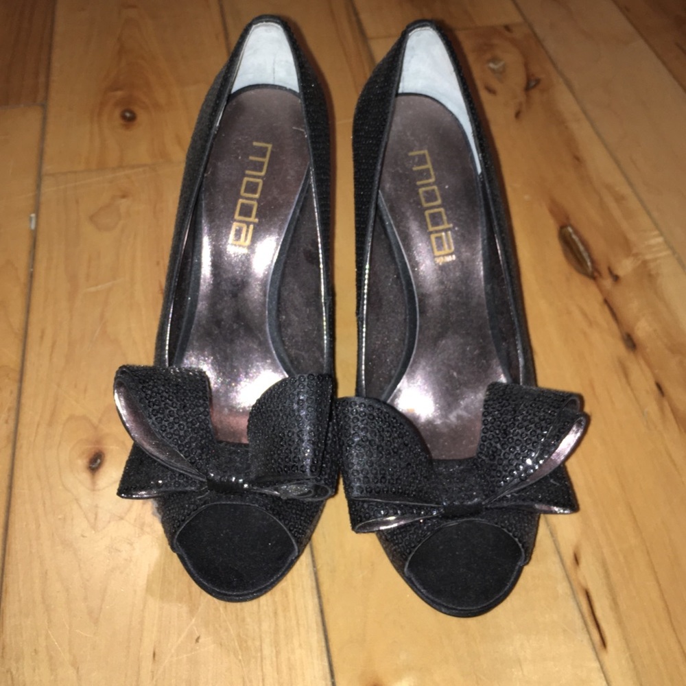 Moda pumps with bow