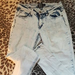 Acid wash skinny jeans