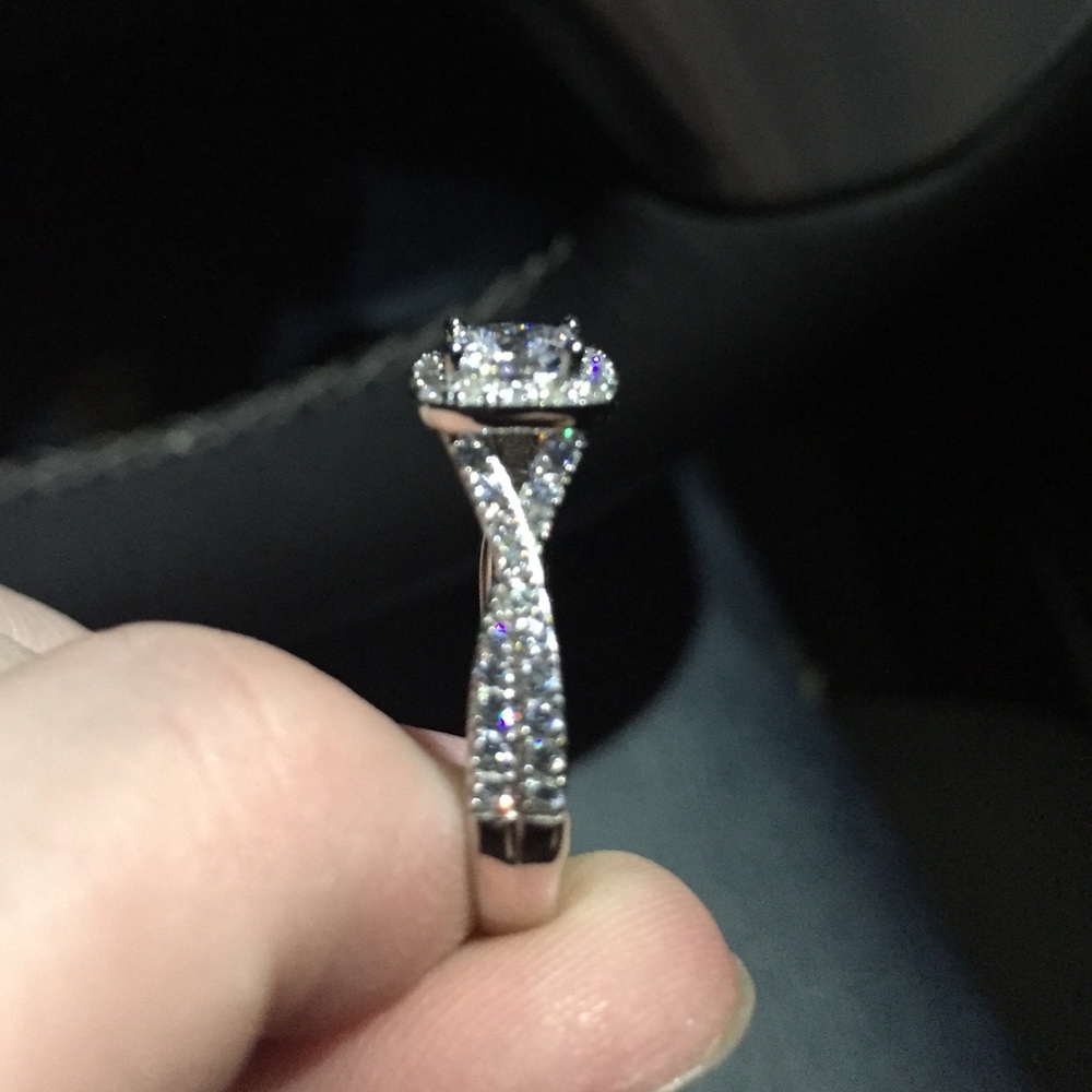 Beautiful cz ring - Picture 3 of 3