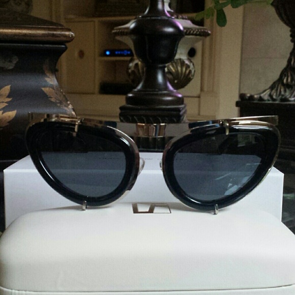 Brand NewLinda farrow