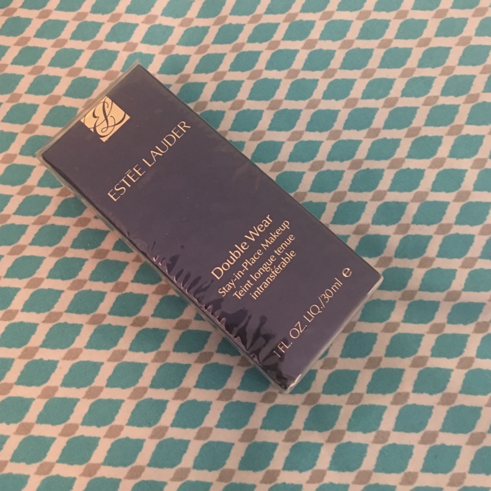 ESTEE LAUDER DOUBLE WEAR FOUNDATION (MAKE-UP)