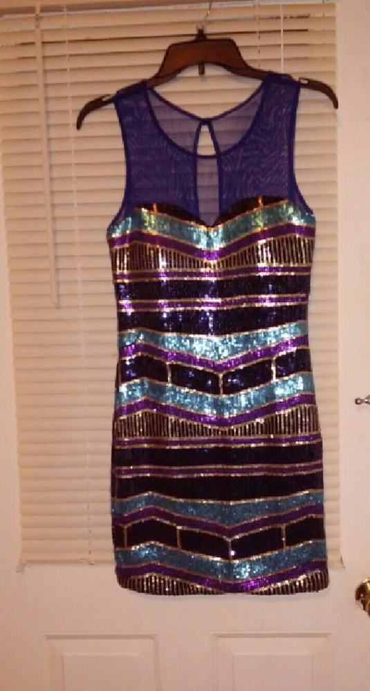 ⭕PRICE DROP⭕Size 4 sequin dress