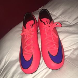 Women's soccer cleats