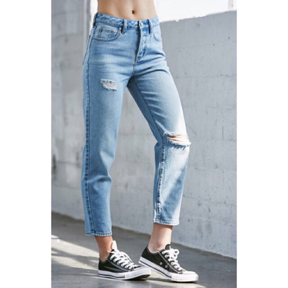 Super cute vintage ripped jeans!