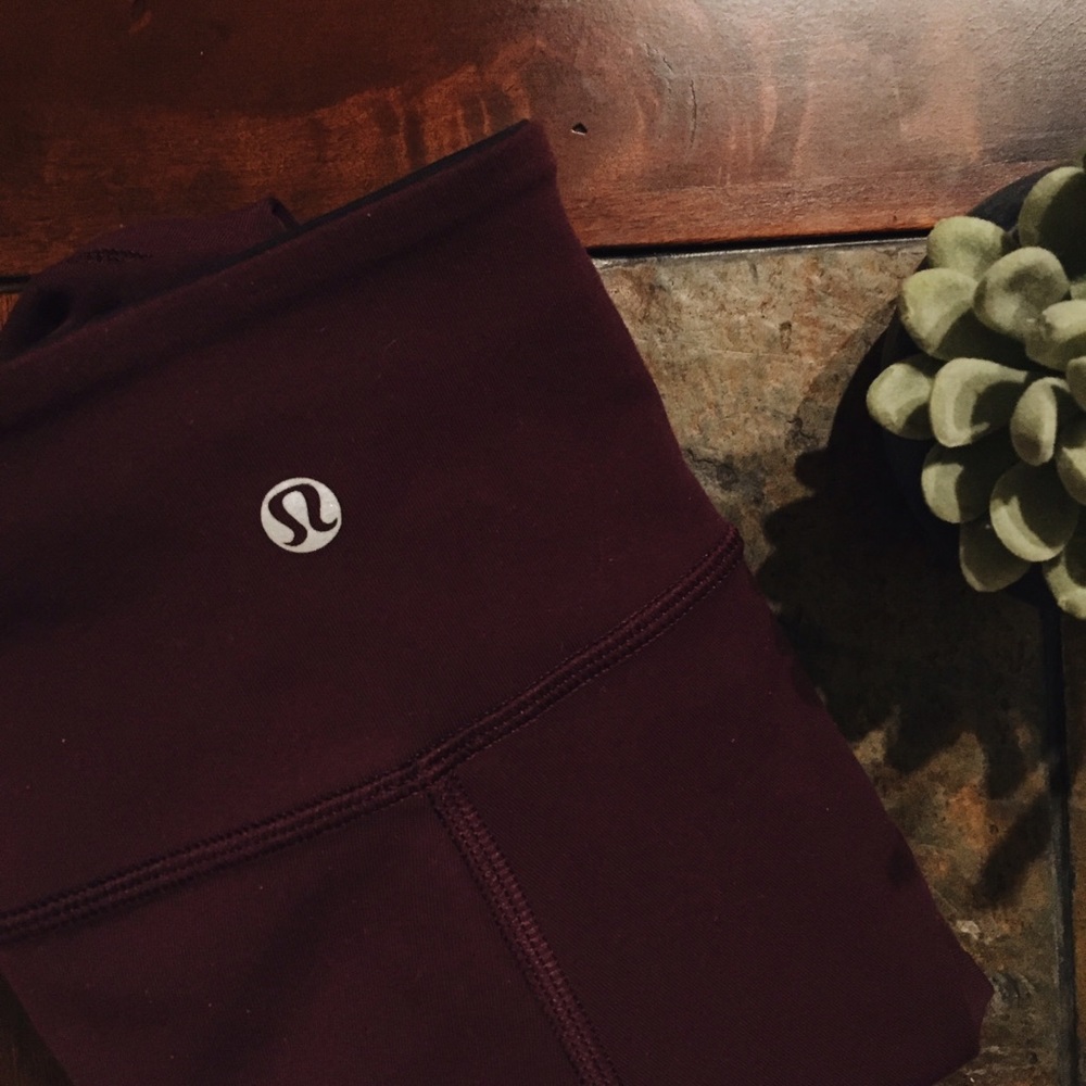 Lululemon maroon reversible wunder under