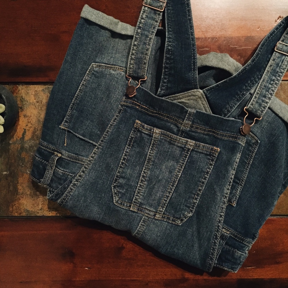 Super cute jean overall shorts