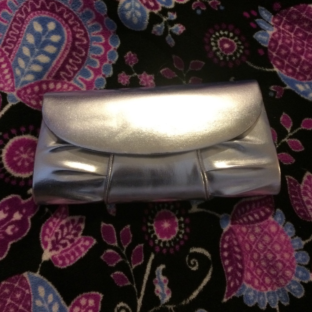 Metallic Silver Evening Clutch 👛