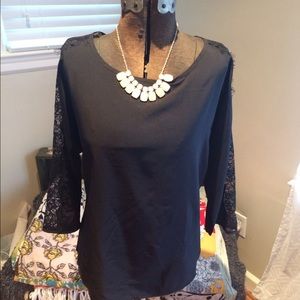 Black blouse w eyelash lace sleeve