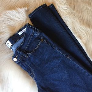 FRAME Le Skinny De Jeanne