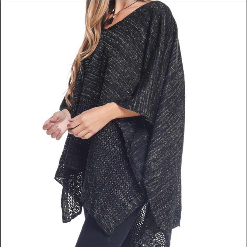 🍇🥂 Gold & Black Poncho - Picture 3 of 5