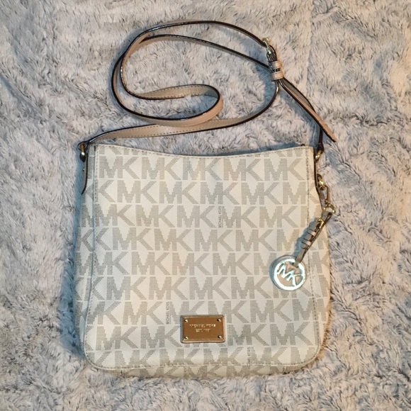 Michael Kors Handbags - Micheal Kors Crossbody Bag