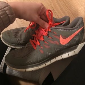 Women's gray Nike free run tennis shoes size 8.5