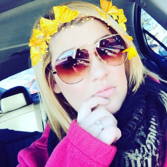 Meet your Posher, Natalie - Picture 2 of 2