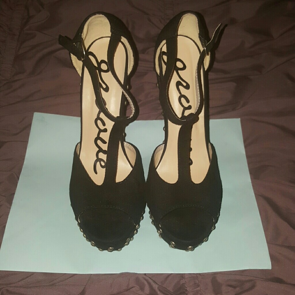 GROOVE Black Suede Studded Wedges